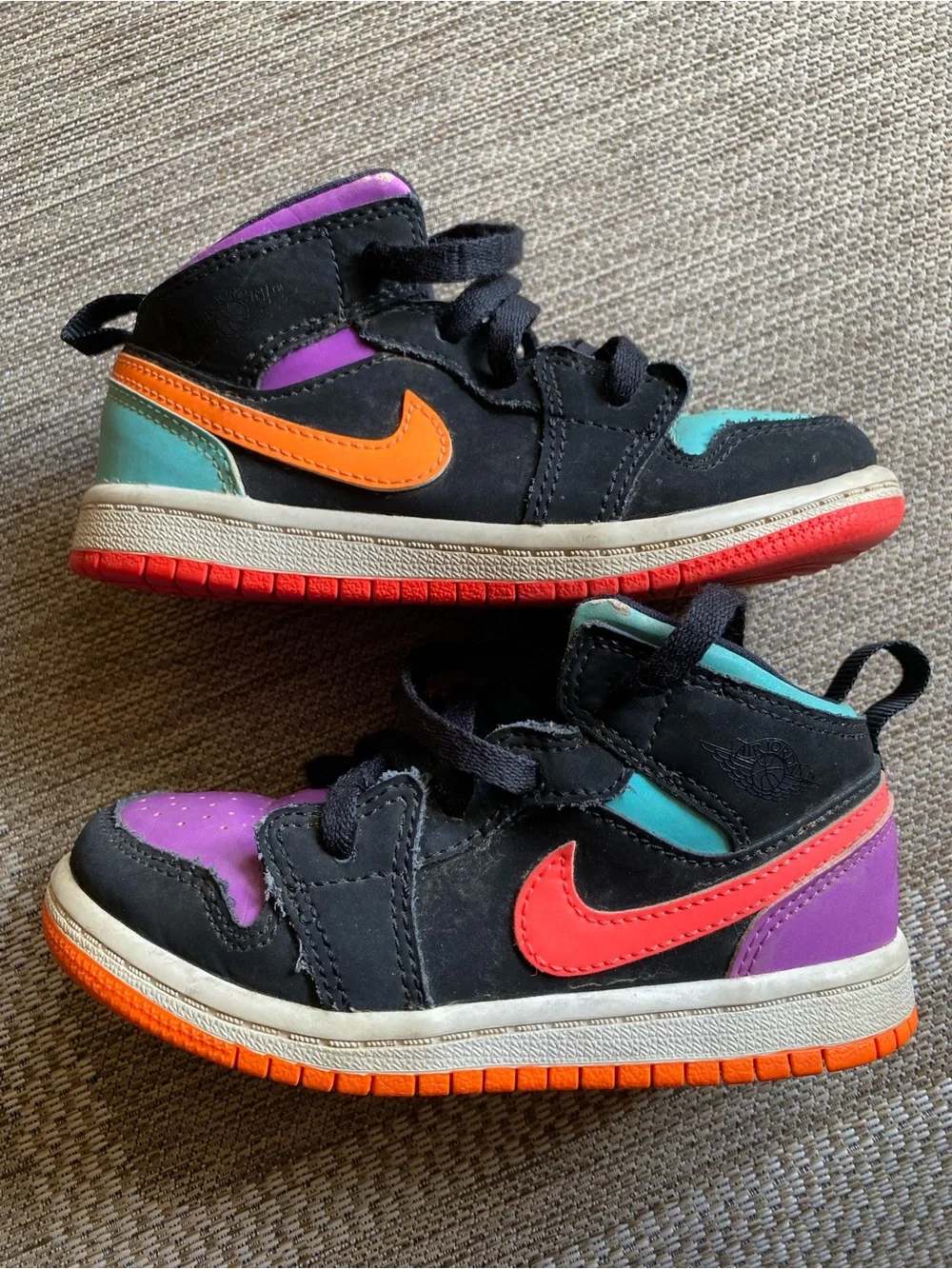 Jordan 1 Mid Kids size 9 High-Top Sneakers